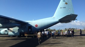 日本テレビ ZIP! 【自衛隊　台風30号の被災地へ援助物資の空輸を開始】